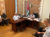 Министр здравоохранения провел совещание с участием специалистов ведомства и главных врачей медучреждений республики.