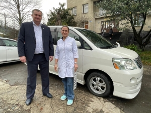 ДЕТСКОЙ РЕСПУБЛИКАНСКОЙ БОЛЬНИЦЕ ПЕРЕДАЛИ В ПОЛЬЗОВАНИЕ АВТОМОБИЛЬ