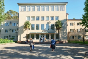 В СВЯЗИ С БОЛЬШИМ КОЛИЧЕСТВОМ ЖЕЛАЮЩИХ ВАКЦИНИРОВАТЬСЯ  ОТ COVID-19  В СУХУМЕ ОТКРОЮТ ДОПОЛНИТЕЛЬНЫЕ ПУНКТЫ ВАКЦИНАЦИИ