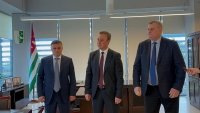Премьер-министр Владимир Делба представил коллективу Министерства здравоохранения нового руководителя Астамура Гуния.